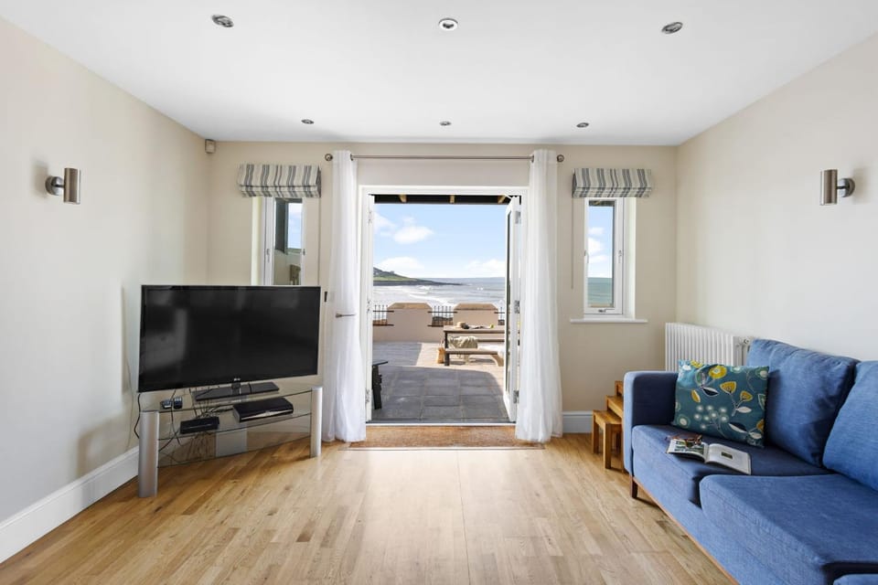 TV and multimedia, Living room, Seating area, internet