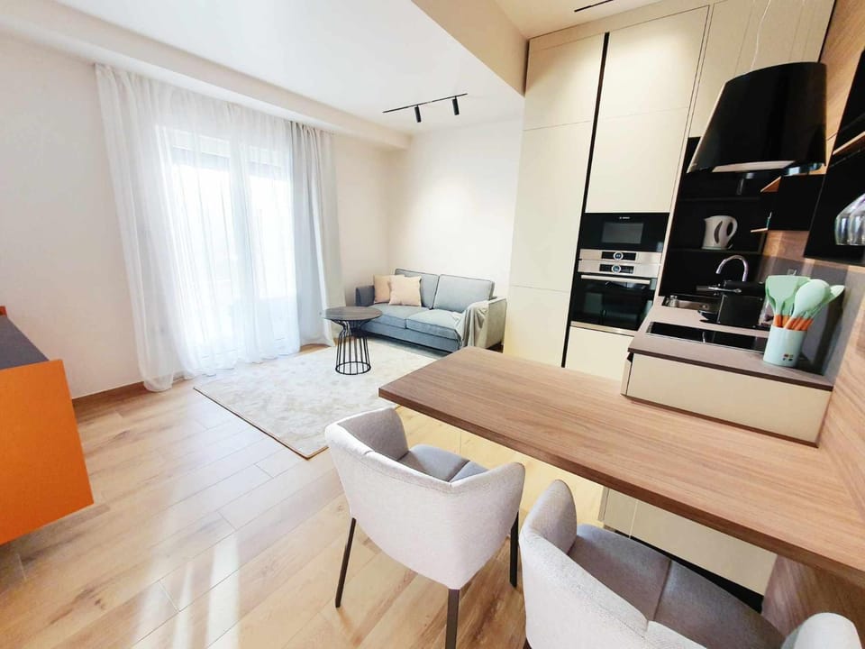 TV and multimedia, Coffee/tea facilities, Kitchen or kitchenette, Living room, Seating area, Dining area, minibar