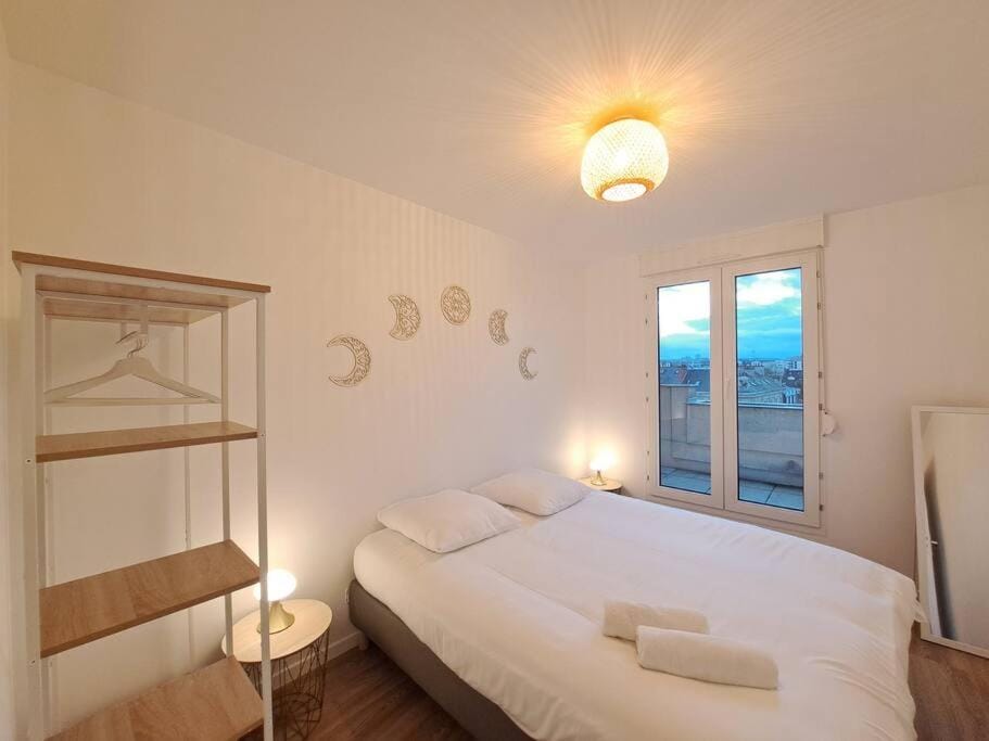 Appartement "Le Biarritz" - vue Cathédrale et Parking gratuit Apartment in Reims
