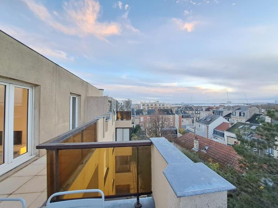 Appartement "Le Biarritz" - vue Cathédrale et Parking gratuit Apartment in Reims