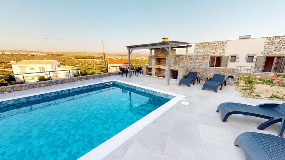 Balcony/Terrace, Swimming pool, sunbed