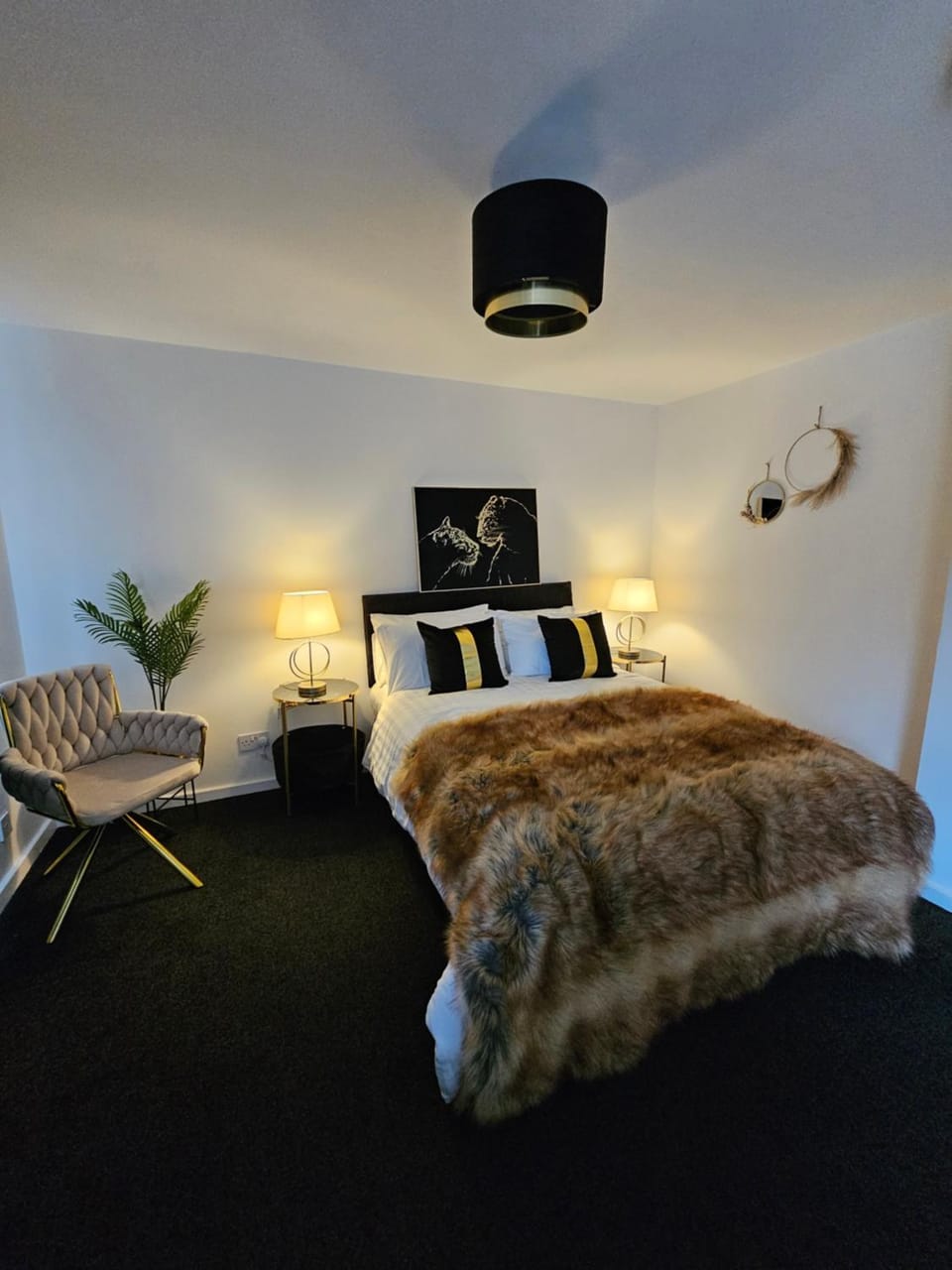 Deluxe Town Centre Studio Stevenage Apartment in Stevenage