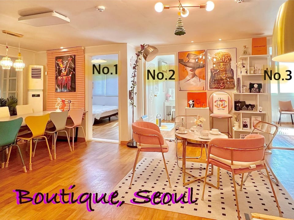 Children play ground, Living room, Seating area, Dining area, Text overlay, children, children, children, young children, young children, young children, older children, older children, older children, group of guests, group of guests, group of guests, Family, Family, Family, pet friendly, pet friendly
