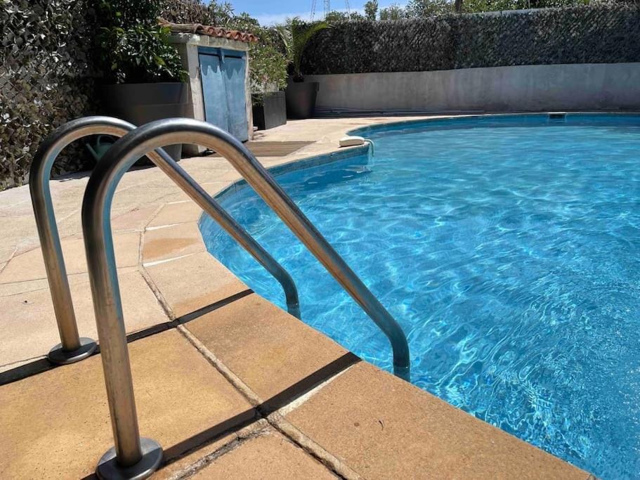 Day, Swimming pool