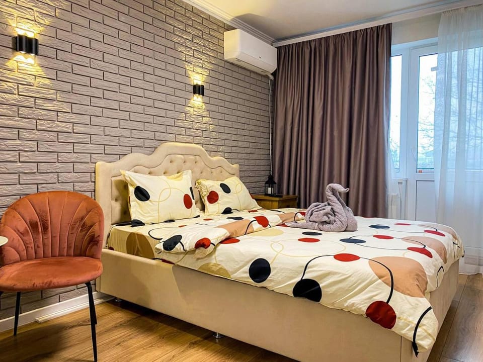 Bed, Photo of the whole room, Bedroom, oven, air conditioner