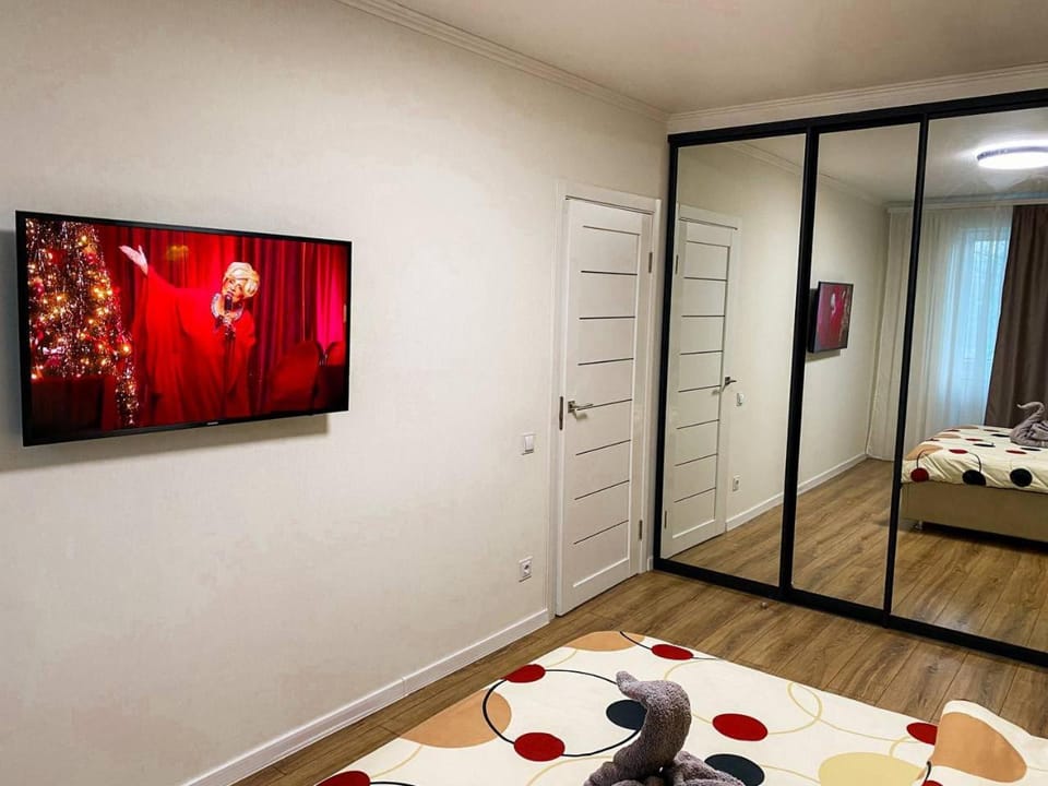 Bed, TV and multimedia, Photo of the whole room, Bedroom, locker, wardrobe