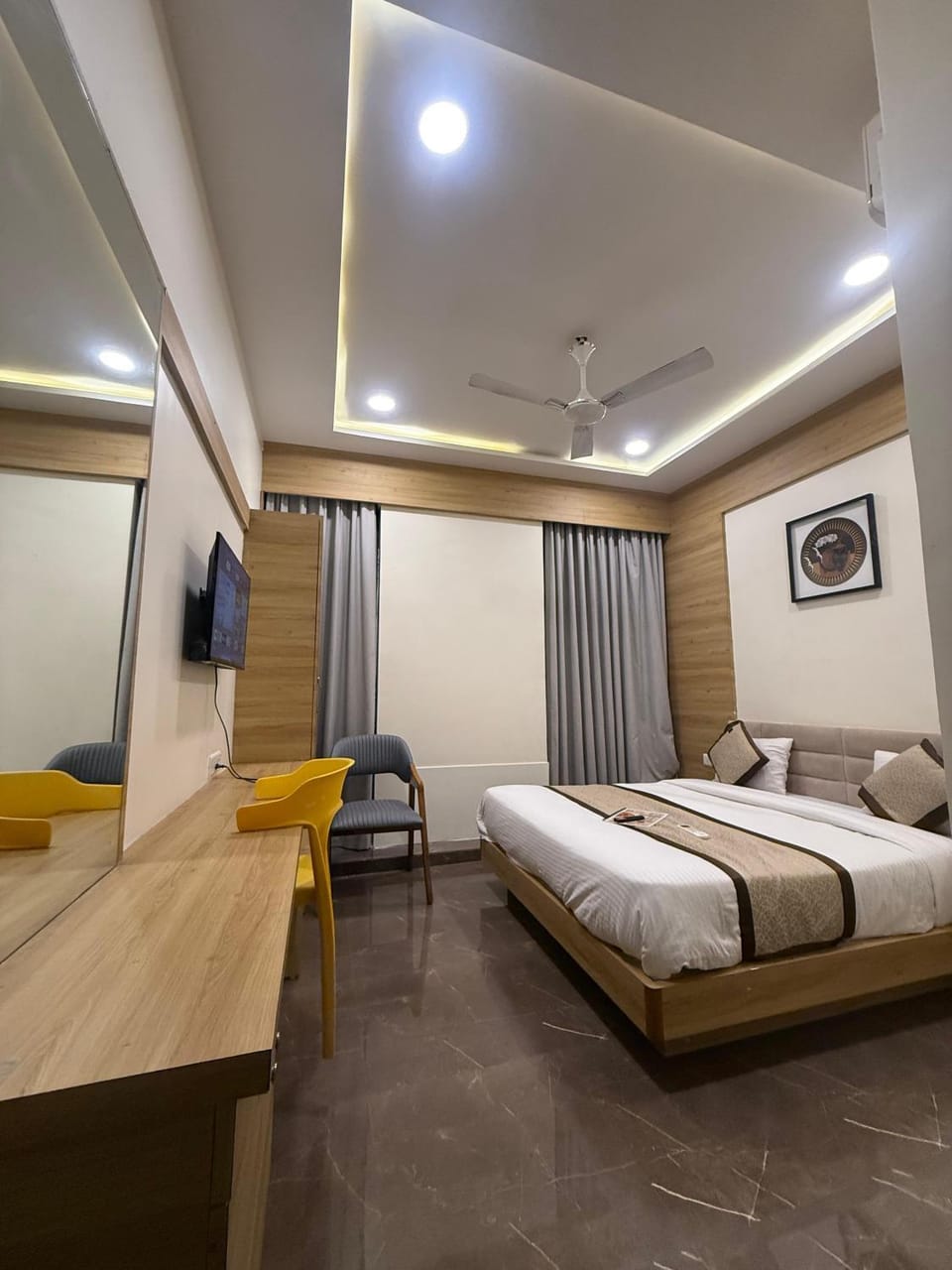 Bed, TV and multimedia, Living room, Photo of the whole room, Seating area, Bedroom, towels