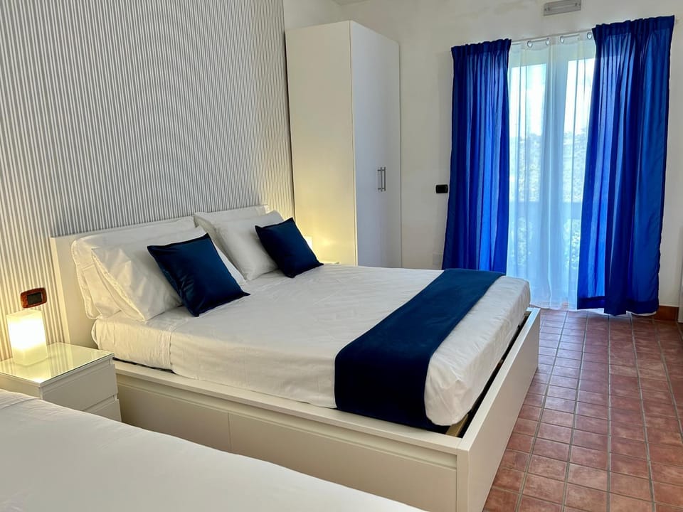 Bedroom, Garden view, Sea view