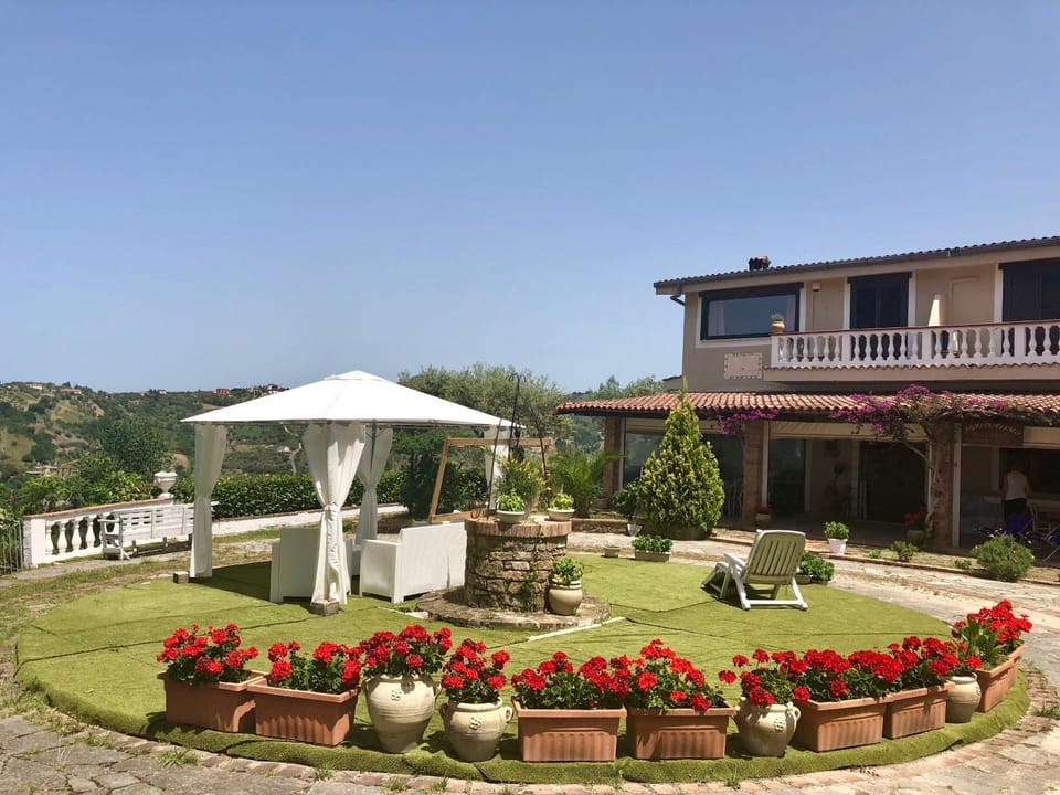 Property building, Patio, Facade/entrance, Bird's eye view, Garden, Floor plan, City view, Garden view, Landmark view, Mountain view, Sea view