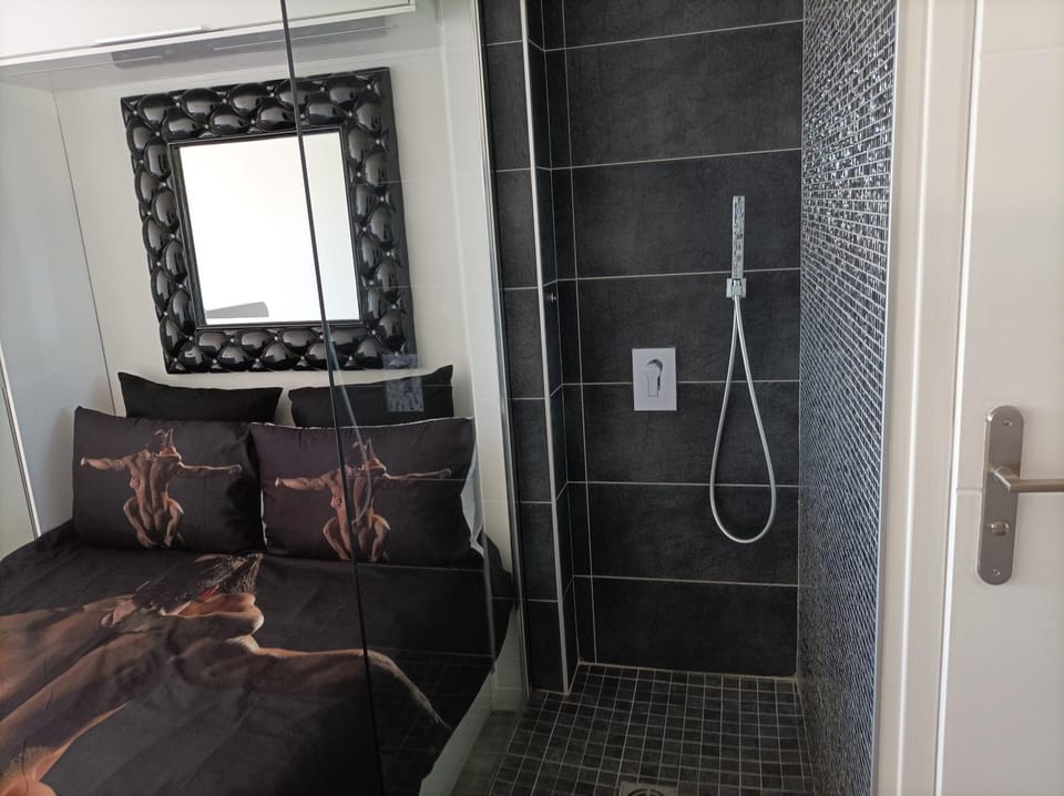 Village Naturiste Studio Luxe Apartment in Agde