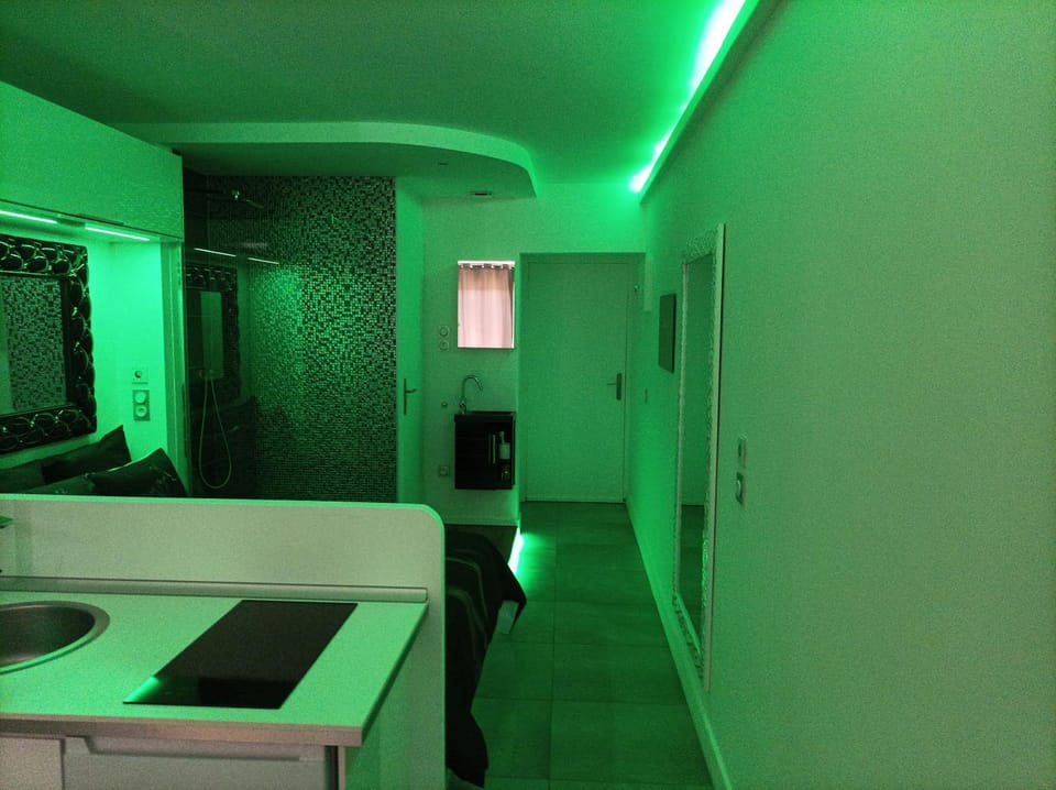 Village Naturiste Studio Luxe Apartment in Agde