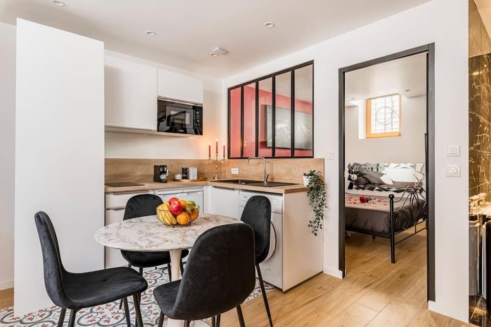 Kitchen or kitchenette, Dining area, pet friendly, stove