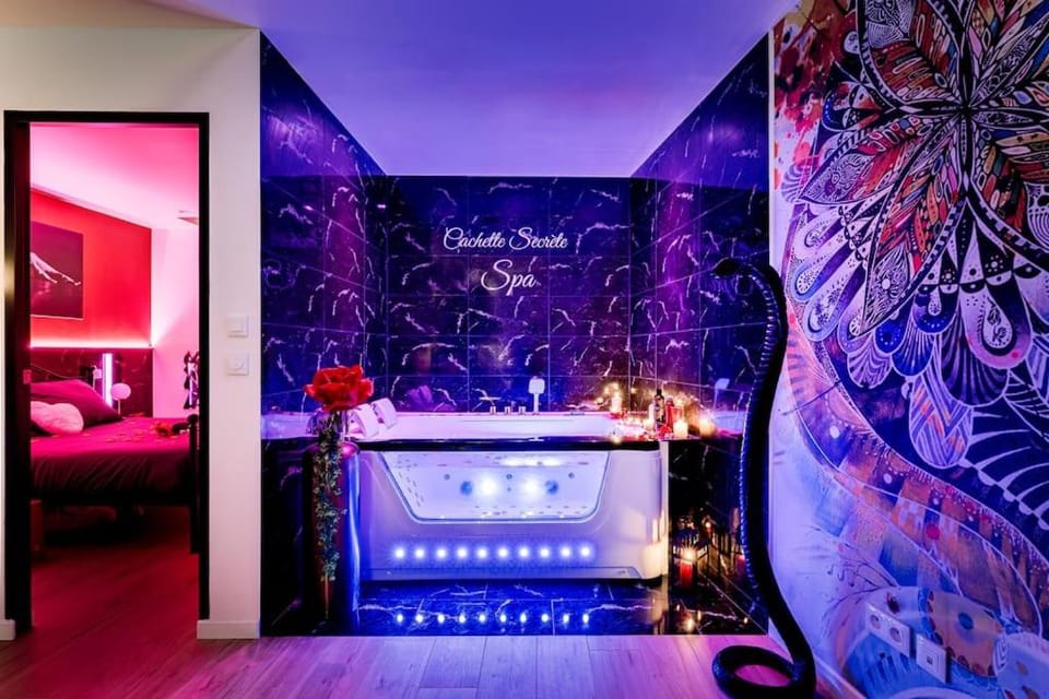 Hot Tub, Bath
