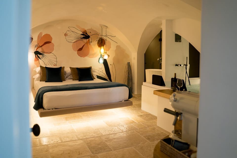 Bed, Hot Tub, Photo of the whole room, Bedroom, Bath