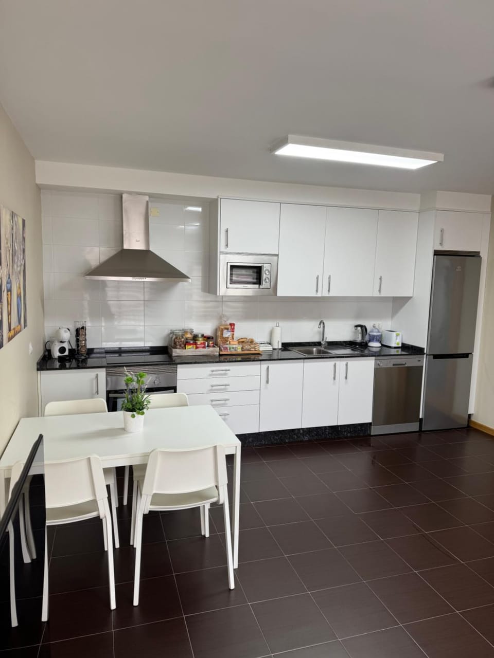 Kitchen or kitchenette, dishwasher, oven, toaster