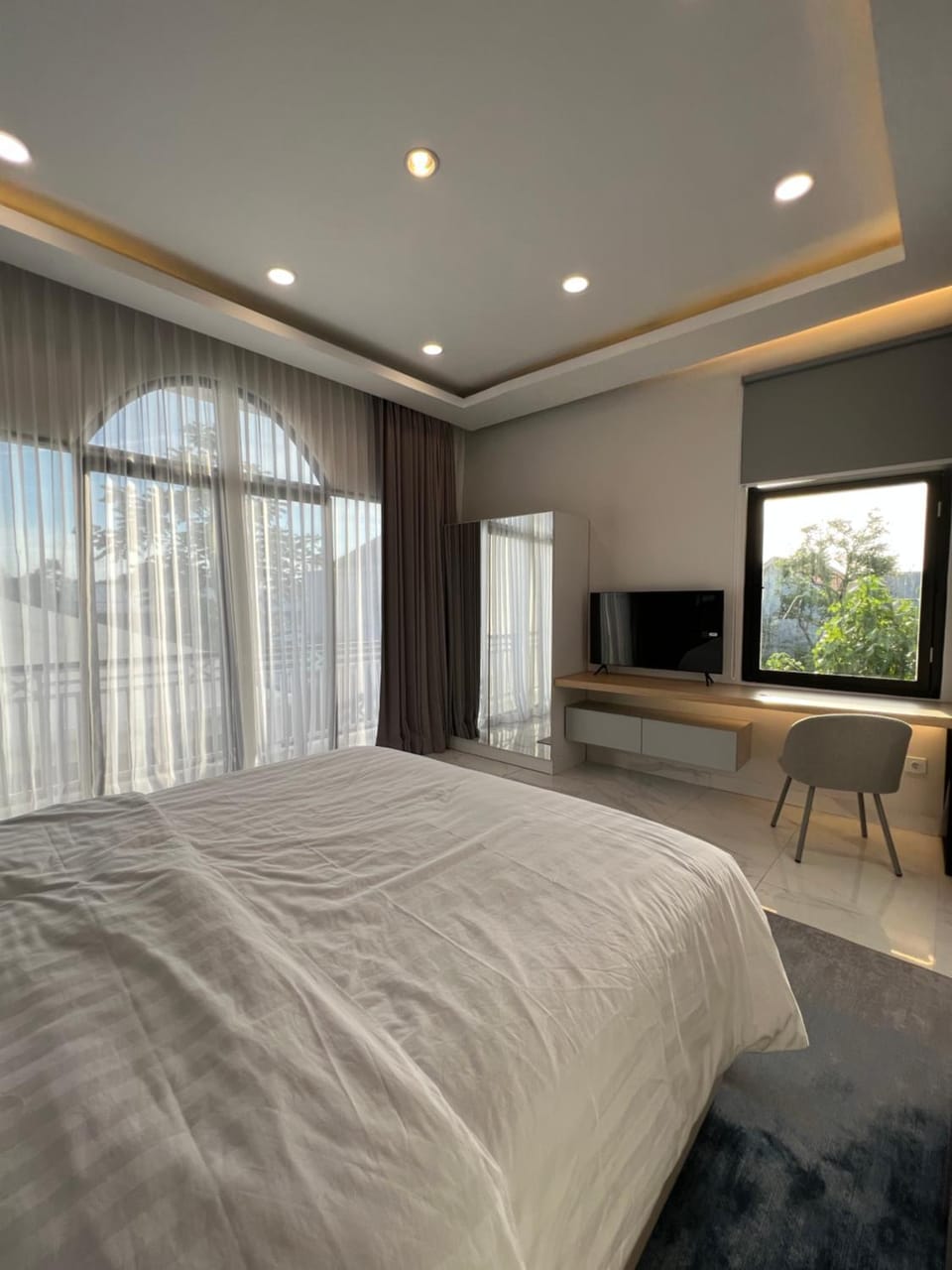 Bed, TV and multimedia, Photo of the whole room, Bedroom