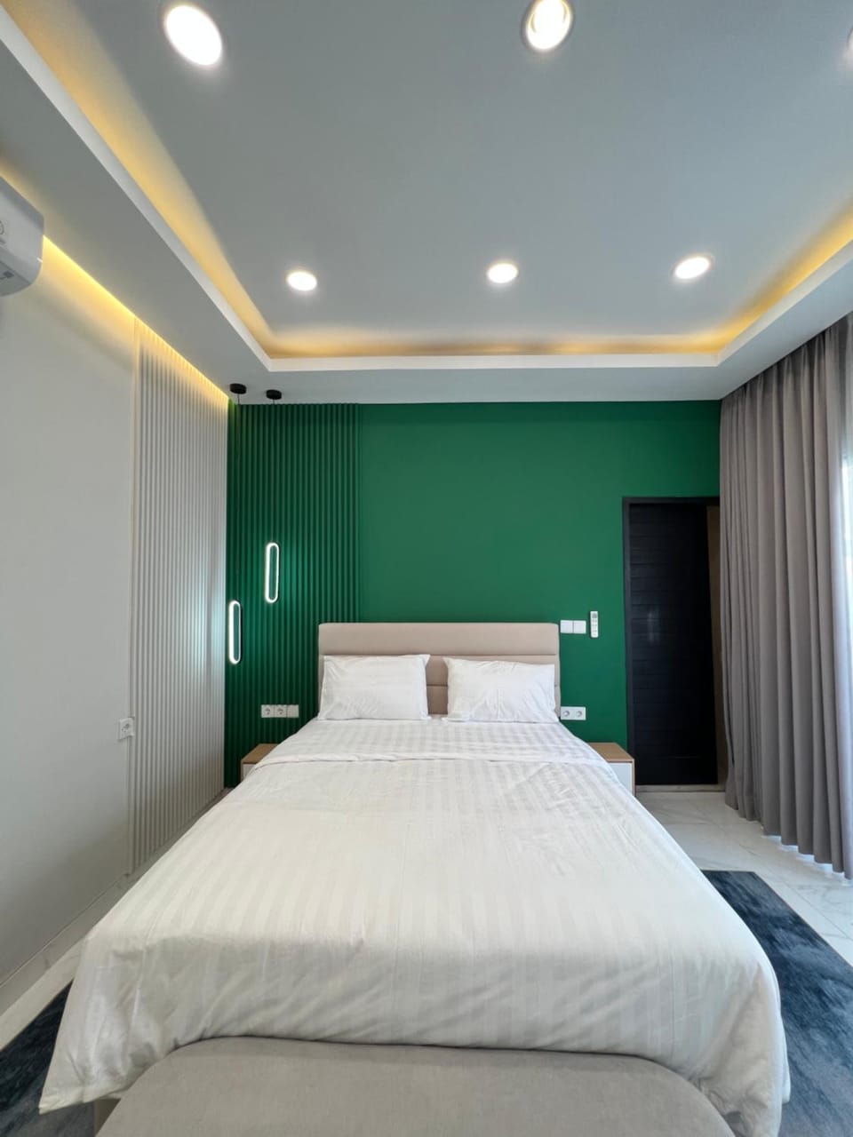 Bed, Photo of the whole room, Bedroom, air conditioner