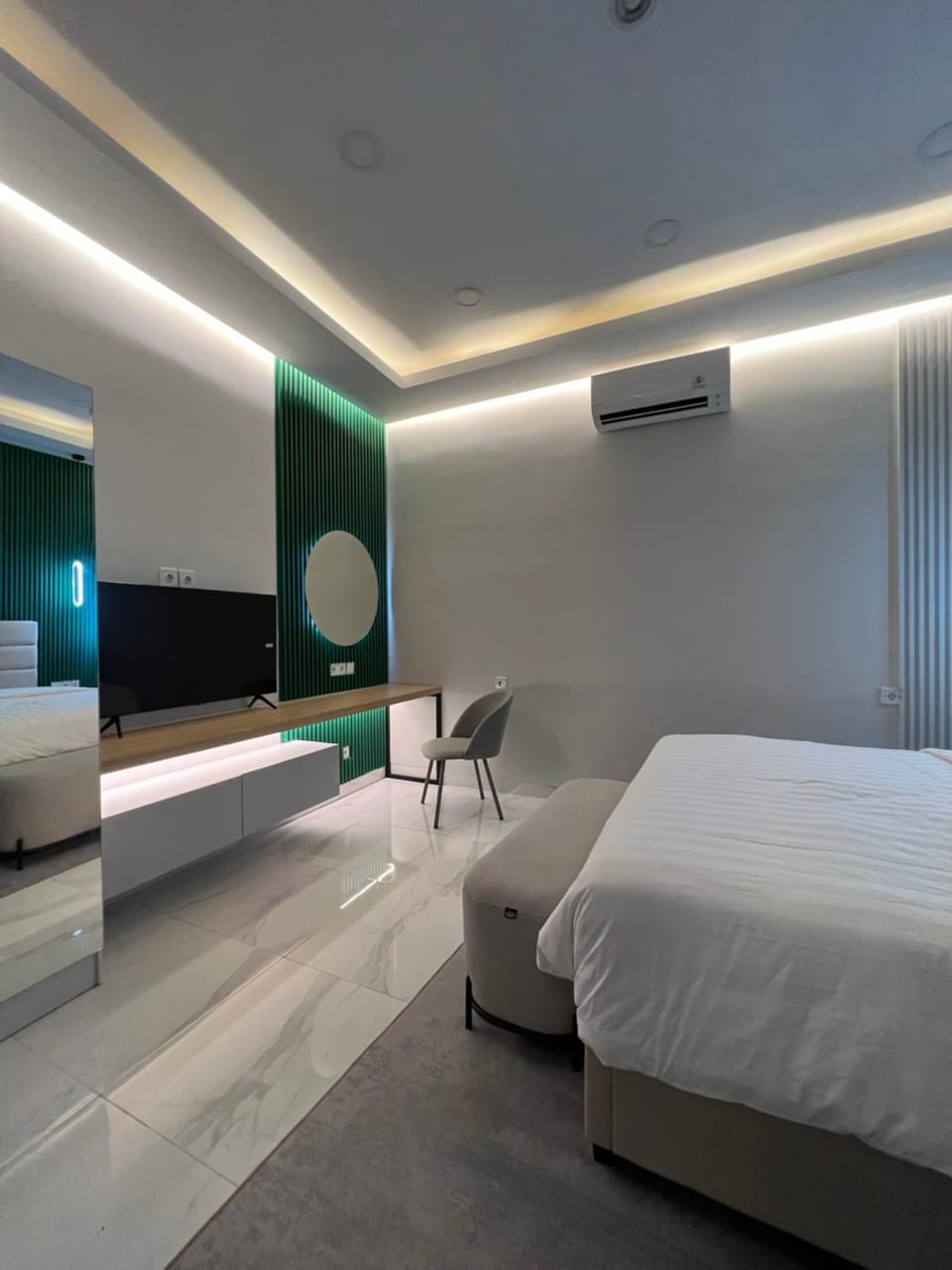 Bed, TV and multimedia, Bedroom, air conditioner