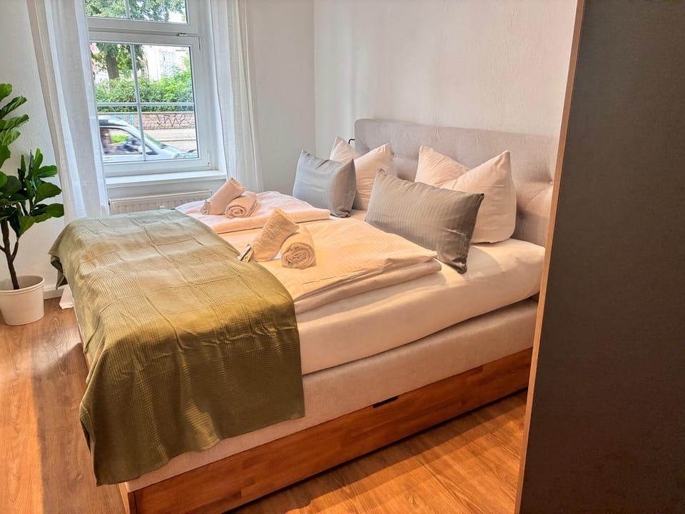 Bed, Photo of the whole room, Bedroom, towels