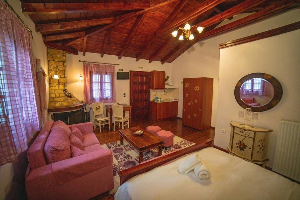 Bed, Kitchen or kitchenette, Seating area, wardrobe