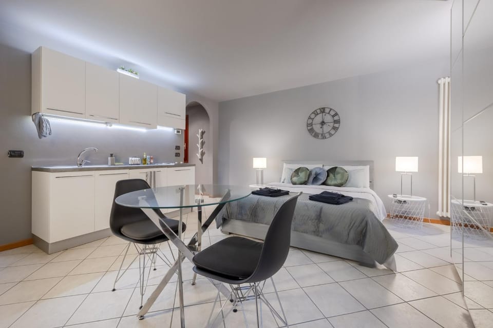 Bed, Kitchen or kitchenette, Living room