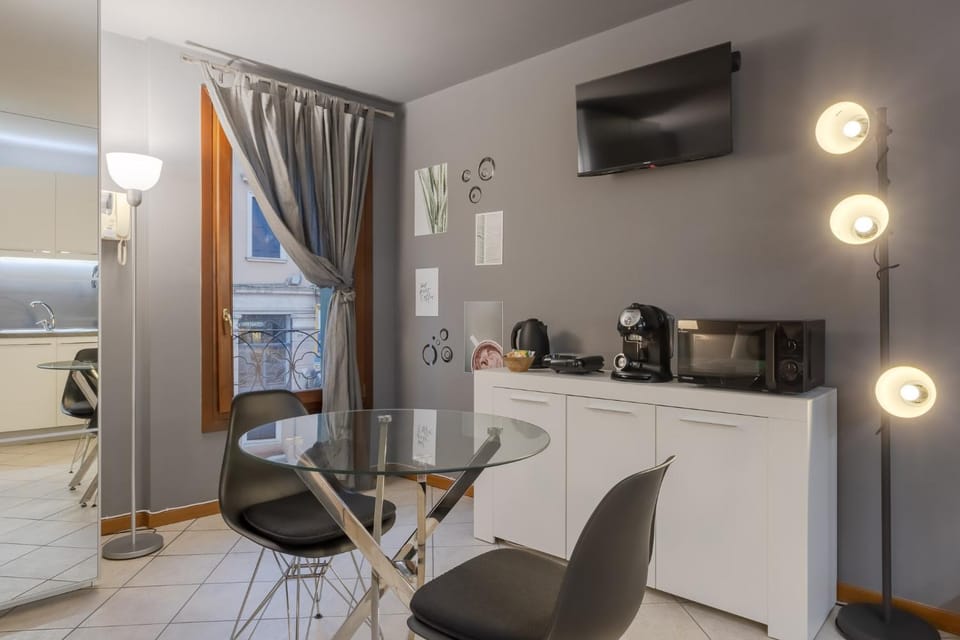 TV and multimedia, Living room, minibar