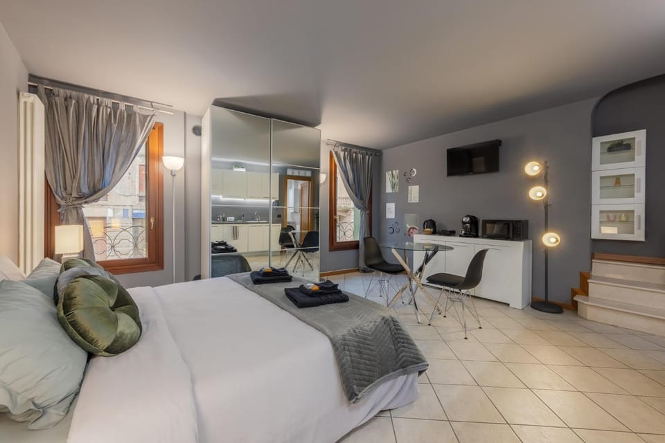 Bed, TV and multimedia, Living room, wardrobe