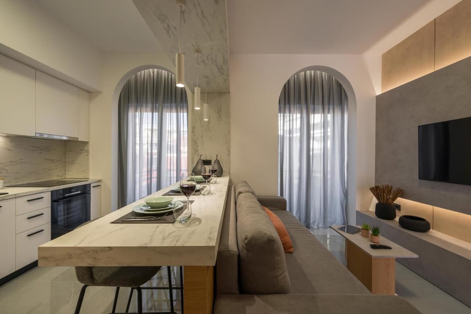 TV and multimedia, Kitchen or kitchenette, Dining area, stove