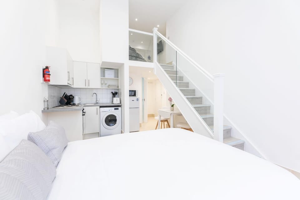 Kitchen or kitchenette, Photo of the whole room, Bedroom