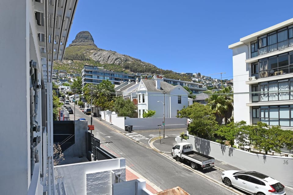 Modern Living Mountain&ocean View 100m To Beach Apartment in Sea Point