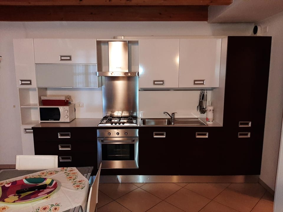 Kitchen or kitchenette, minibar, pet friendly, stove