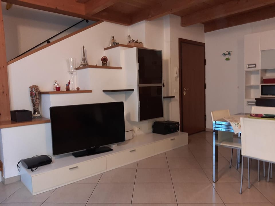 TV and multimedia, Living room, Dining area