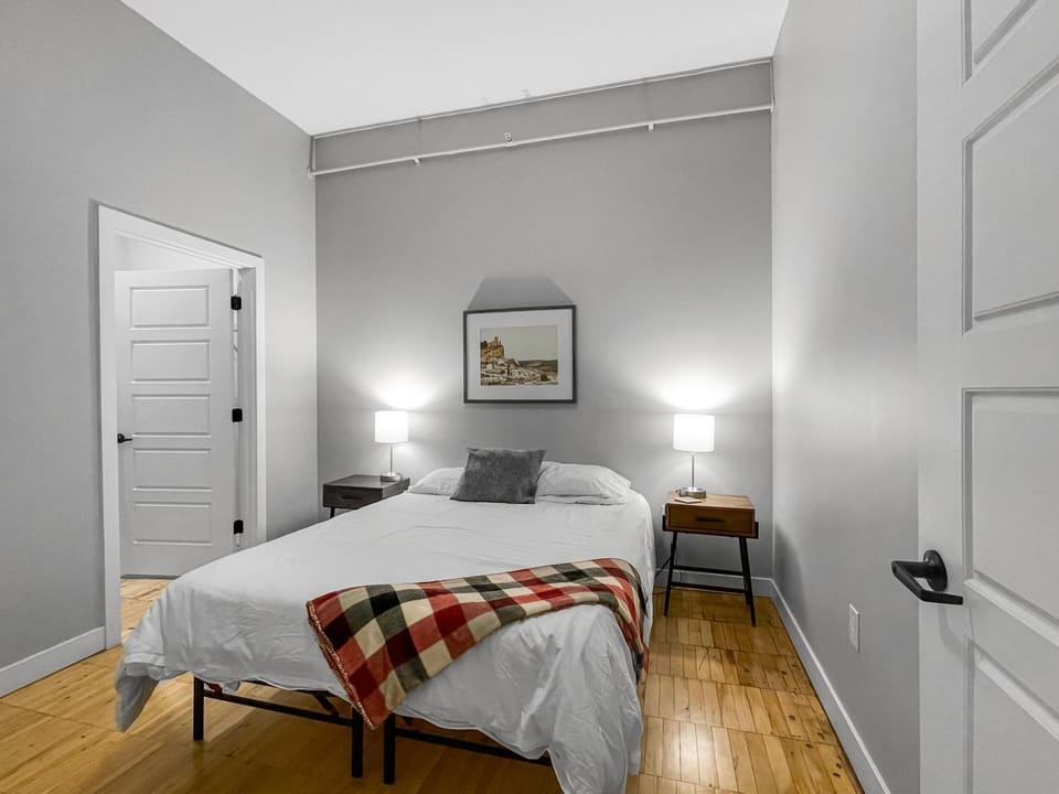 Beautiful 2BR2BA in Bldg connected to Skywalk Apartment in Des Moines