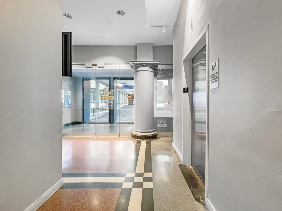 Beautiful 2BR2BA in Bldg connected to Skywalk Apartment in Des Moines