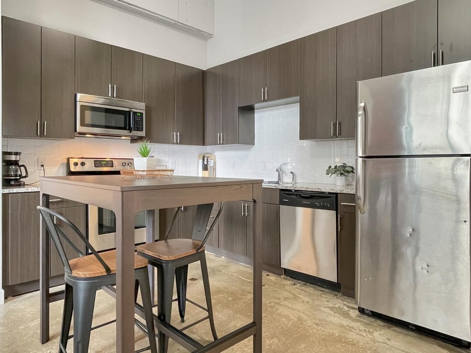 Stunning Downtown Studio with Rooftop Patio Apartment in Des Moines