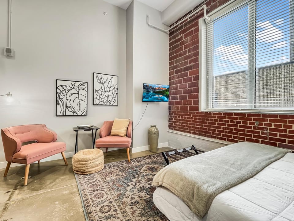 Stunning Downtown Studio with Rooftop Patio Apartment in Des Moines