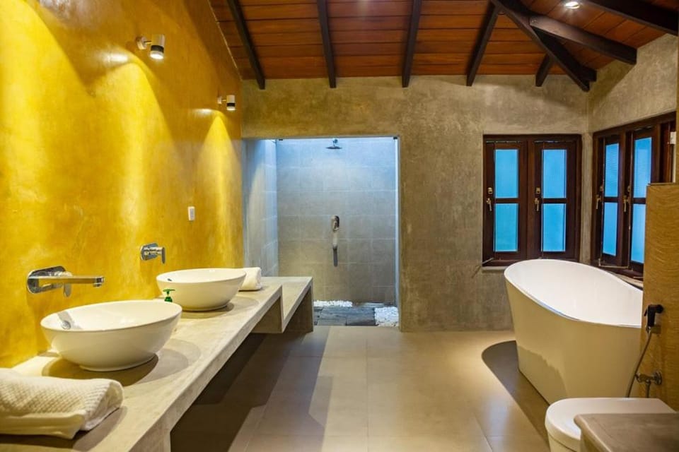 Shower, Toilet, Bathroom, Bath, bidet, towels