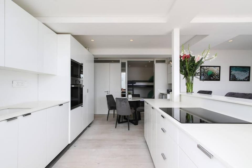 Modern & Luxurious Seaside Apartment Apartment in Cape Town