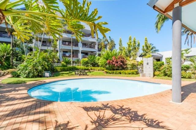 Property building, Swimming pool