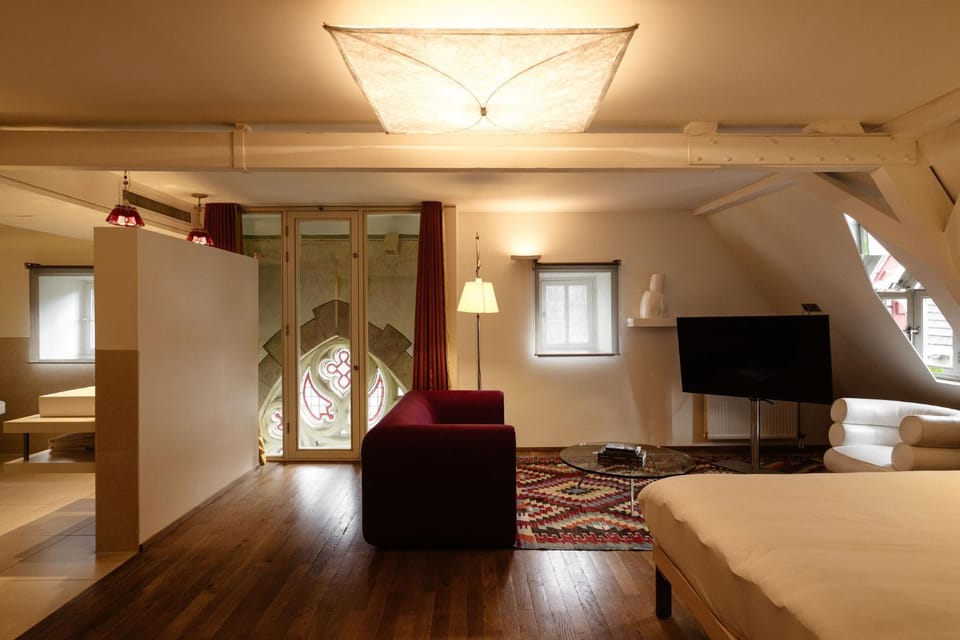 Bed, Living room, Seating area