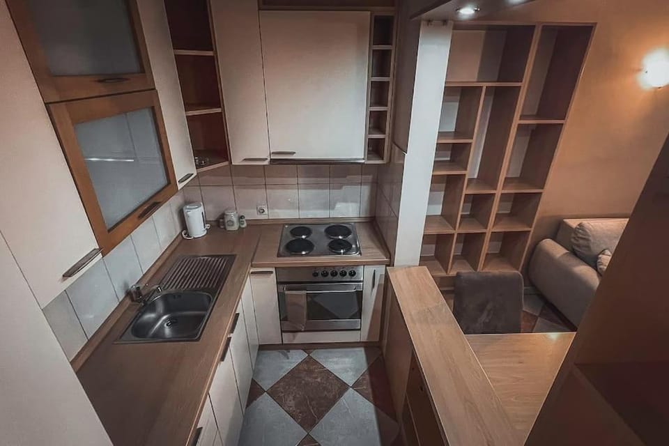 Kitchen or kitchenette, pet friendly, stove