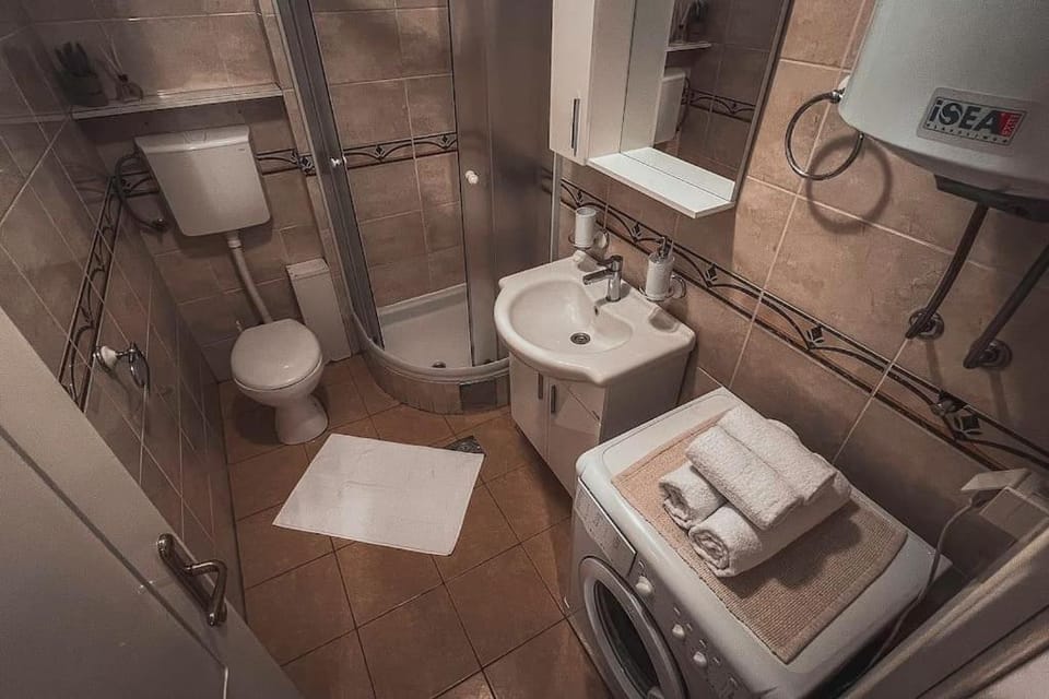 Shower, Toilet, Bathroom, Bath, towels