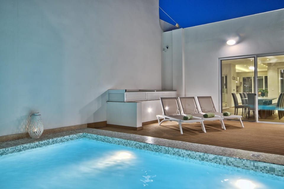 Swimming pool, Swimming pool