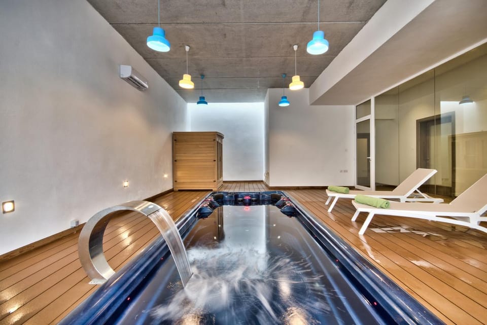 Hot Tub, Hot Tub, Sauna, Swimming pool