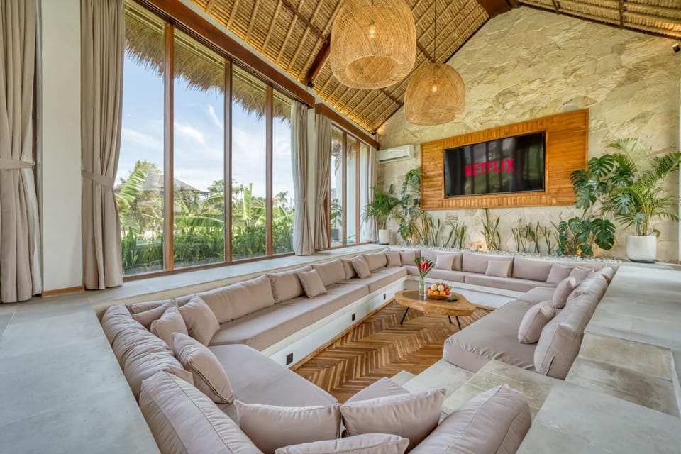 Villa El Gaucho: Brand New 9BDR Prime Location Villa in Kuta