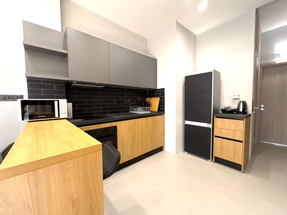 Nefertiti's Urban Luxury Kerameikos Athens 2br Industrial apt Balconies Netflix Apartment in Athens