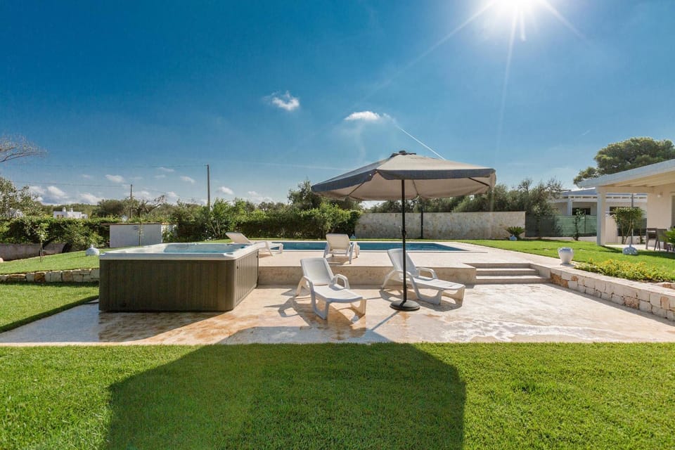 Garden, Hot Tub, Swimming pool, sunbed