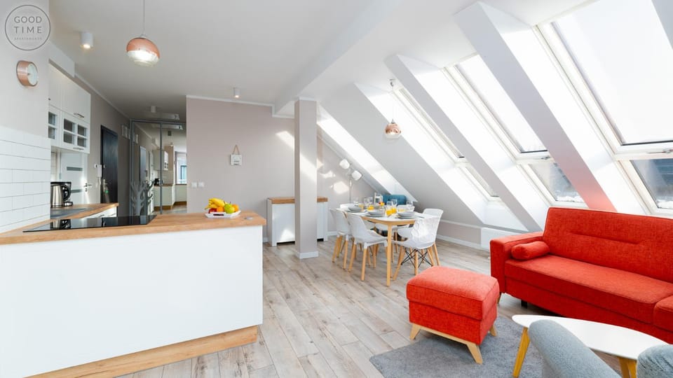 Kitchen or kitchenette, Living room, Seating area, Dining area