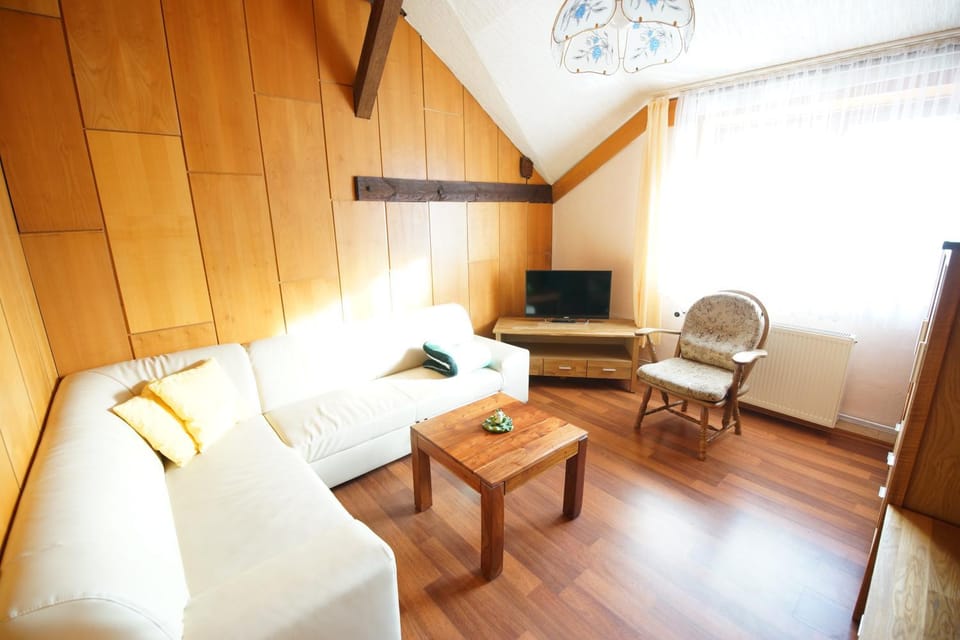 Living room, Photo of the whole room