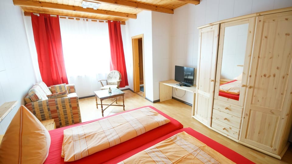 Living room, Photo of the whole room